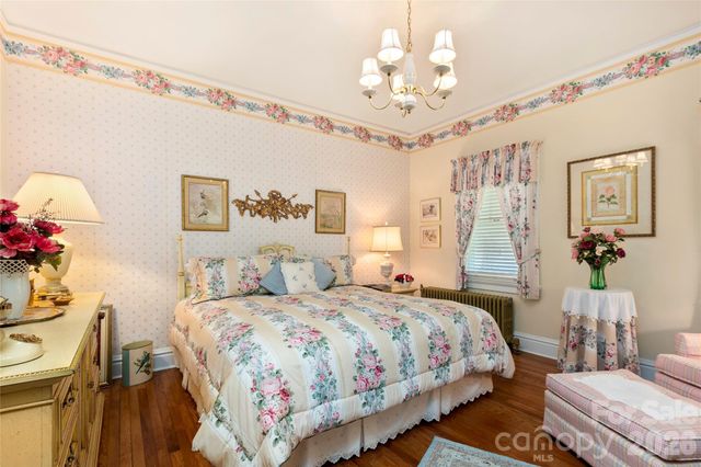 1518 Greenville Highway, Hendersonville, NC 28792