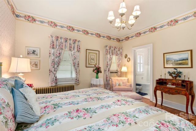 1518 Greenville Highway, Hendersonville, NC 28792