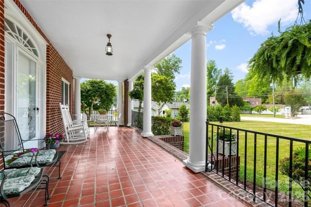 1518 Greenville Highway, Hendersonville, NC 28792
