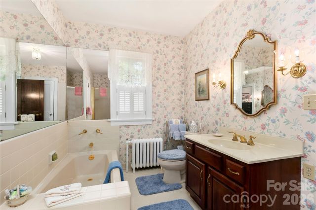 1518 Greenville Highway, Hendersonville, NC 28792