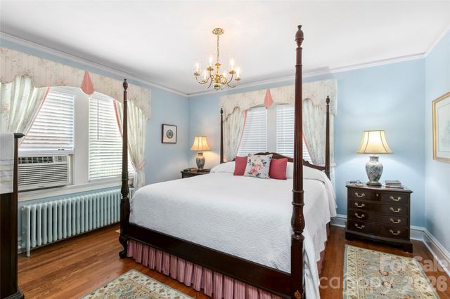 1518 Greenville Highway, Hendersonville, NC 28792