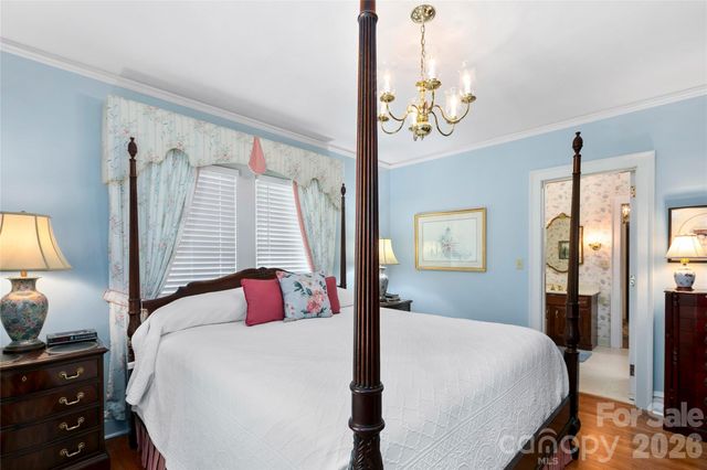 1518 Greenville Highway, Hendersonville, NC 28792