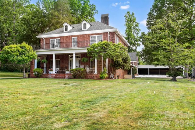 1518 Greenville Highway, Hendersonville, NC 28792