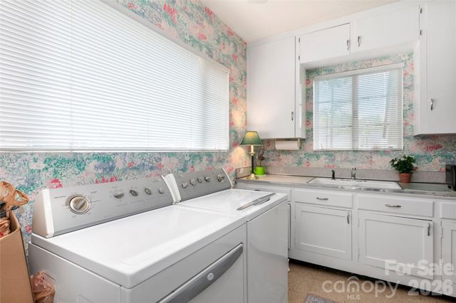1518 Greenville Highway, Hendersonville, NC 28792