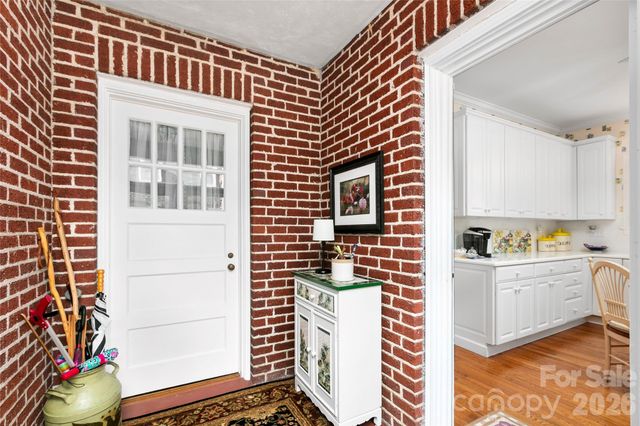 1518 Greenville Highway, Hendersonville, NC 28792
