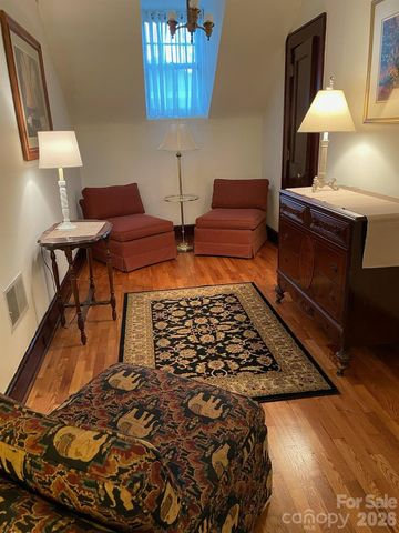 1518 Greenville Highway, Hendersonville, NC 28792
