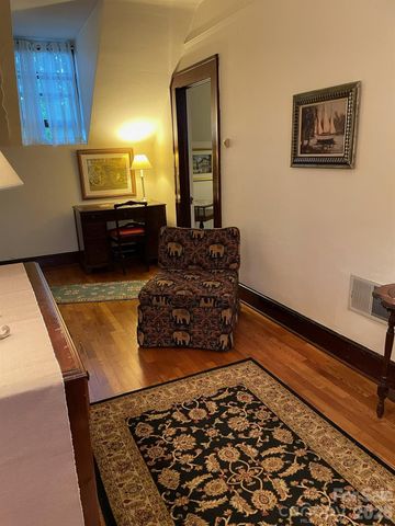 1518 Greenville Highway, Hendersonville, NC 28792