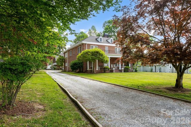 1518 Greenville Highway, Hendersonville, NC 28792