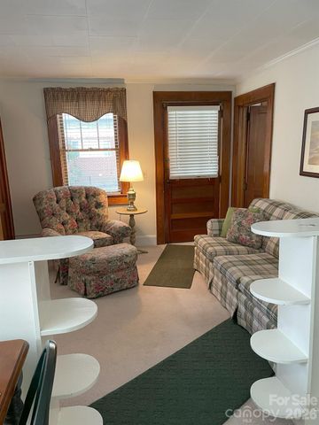 1518 Greenville Highway, Hendersonville, NC 28792
