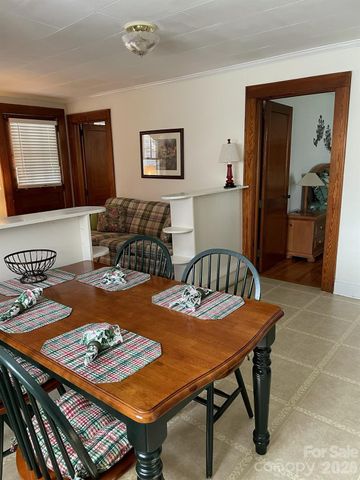 1518 Greenville Highway, Hendersonville, NC 28792