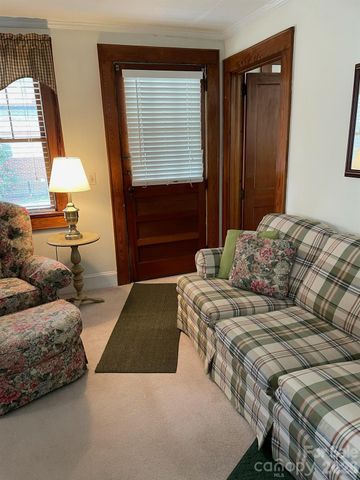 1518 Greenville Highway, Hendersonville, NC 28792
