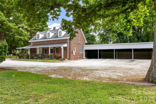 1518 Greenville Highway, Hendersonville, NC 28792