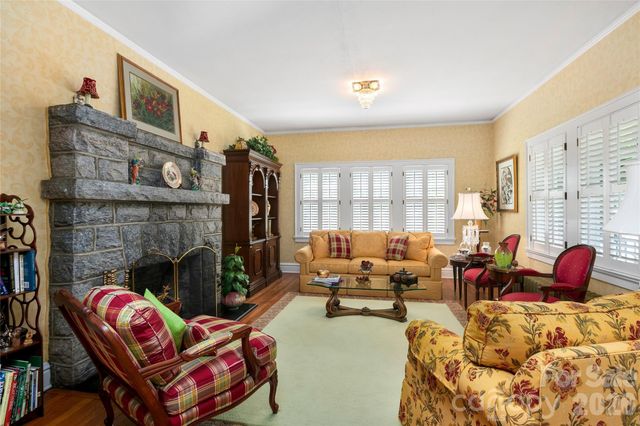 1518 Greenville Highway, Hendersonville, NC 28792