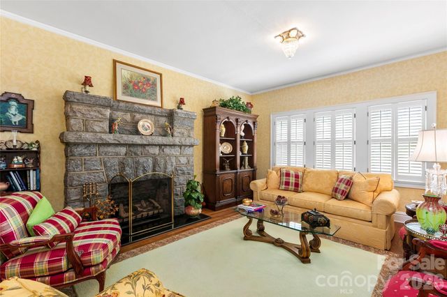 1518 Greenville Highway, Hendersonville, NC 28792