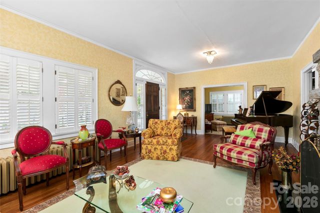 1518 Greenville Highway, Hendersonville, NC 28792