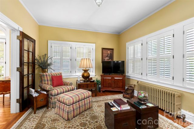 1518 Greenville Highway, Hendersonville, NC 28792