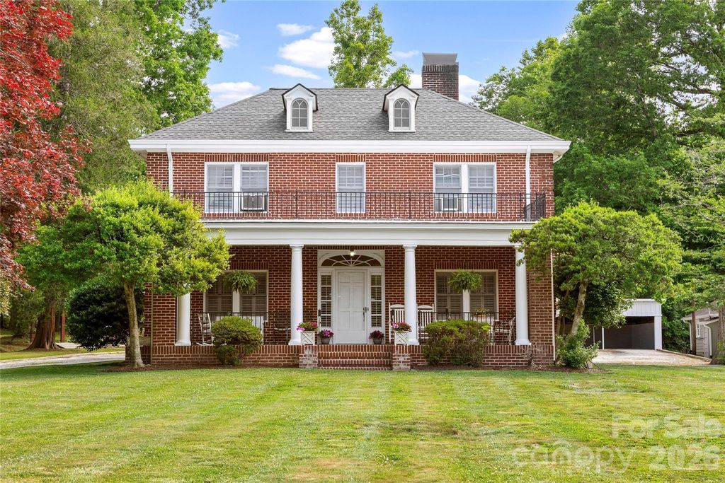 1518 Greenville Highway, Hendersonville, NC 28792