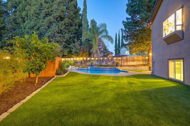 424 Wellsley Ct, Folsom, CA 95630