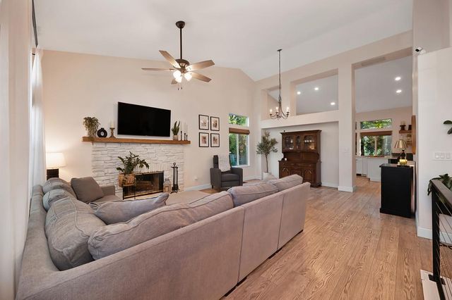 424 Wellsley Ct, Folsom, CA 95630