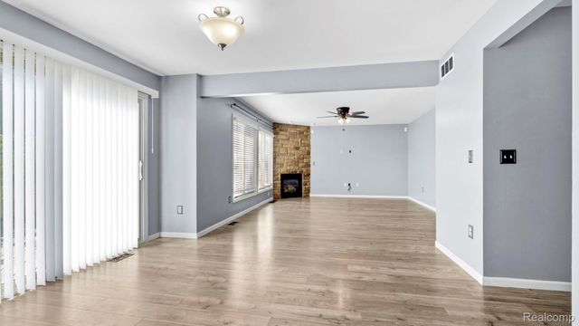 23212 Huron River Drive, Rockwood, MI 48173