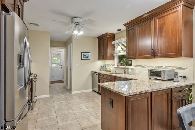 3 Bridle Ln, Mount Olive Twp., NJ 07828