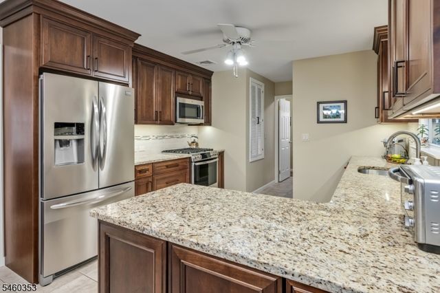 3 Bridle Ln, Mount Olive Twp., NJ 07828