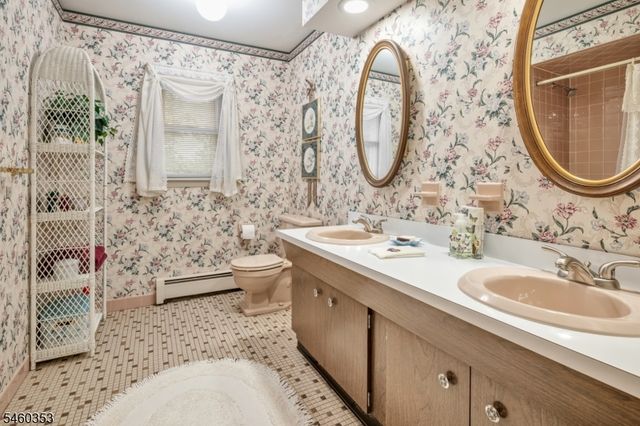 3 Bridle Ln, Mount Olive Twp., NJ 07828