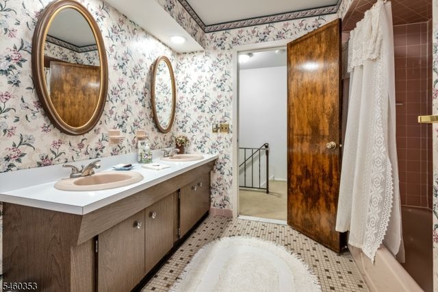 3 Bridle Ln, Mount Olive Twp., NJ 07828