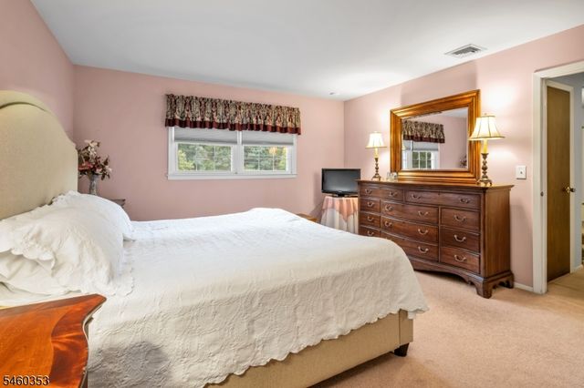 3 Bridle Ln, Mount Olive Twp., NJ 07828