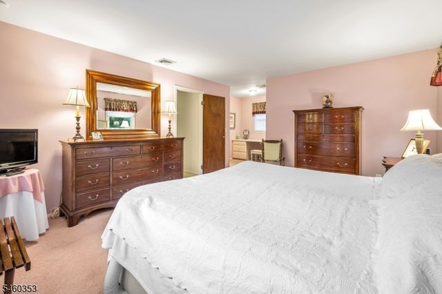 3 Bridle Ln, Mount Olive Twp., NJ 07828