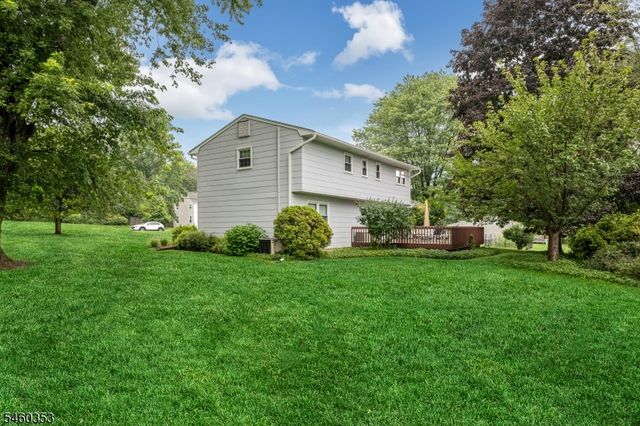 3 Bridle Ln, Mount Olive Twp., NJ 07828