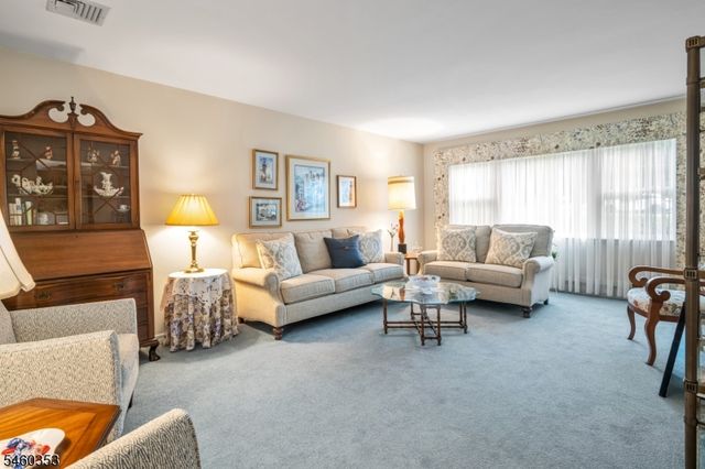 3 Bridle Ln, Mount Olive Twp., NJ 07828