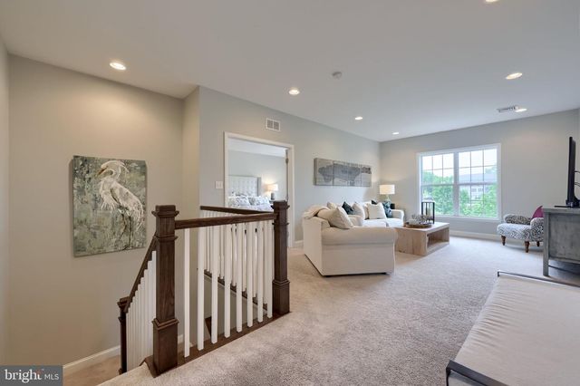 1129 EDGEMOOR CT, Lancaster, PA 17601