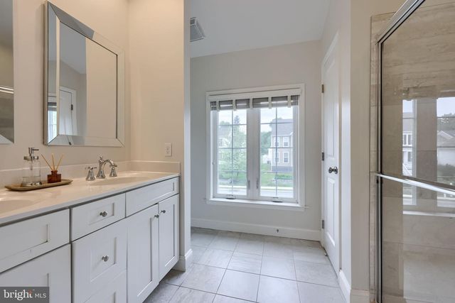 1129 EDGEMOOR CT, Lancaster, PA 17601