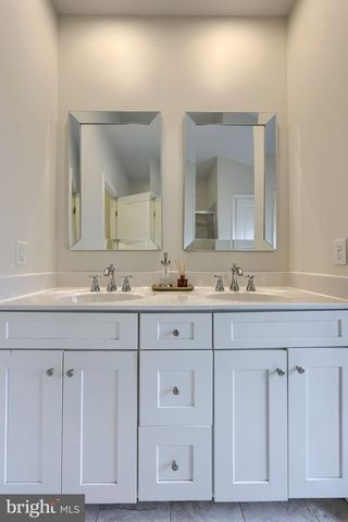 1129 EDGEMOOR CT, Lancaster, PA 17601