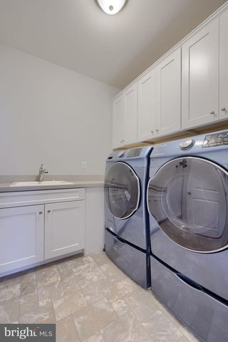 1129 EDGEMOOR CT, Lancaster, PA 17601