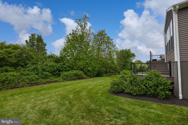 1129 EDGEMOOR CT, Lancaster, PA 17601