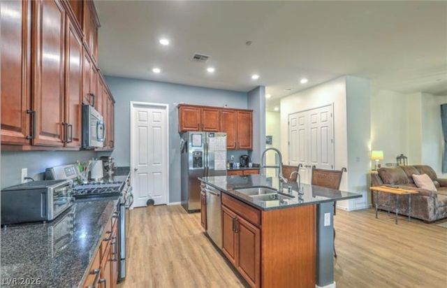 722 Orange Plume Walk, Henderson, NV 89011
