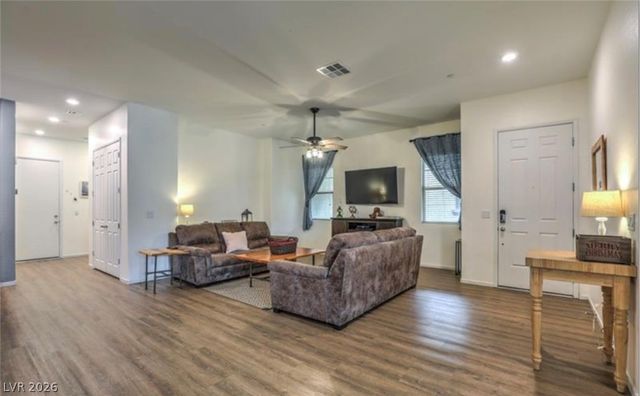 722 Orange Plume Walk, Henderson, NV 89011