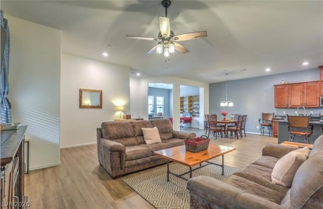 722 Orange Plume Walk, Henderson, NV 89011