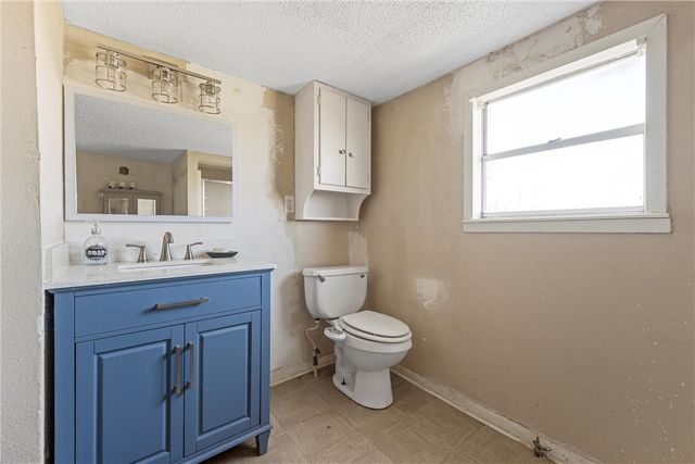 400 N Broadway Street, Riesel, TX 76682