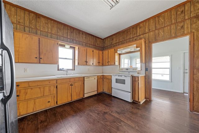 400 N Broadway Street, Riesel, TX 76682