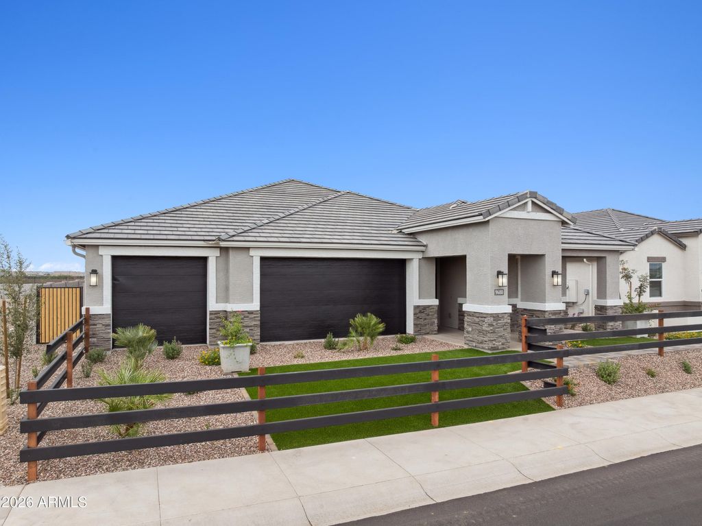 2704 W SENTIERO Avenue, Apache Junction, AZ 85120 — photo 2