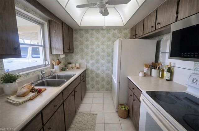 2210 Gardenia WAY, Lehigh Acres, FL 33936