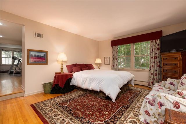 9308 Alhambra Street, Prairie Village, KS 66207