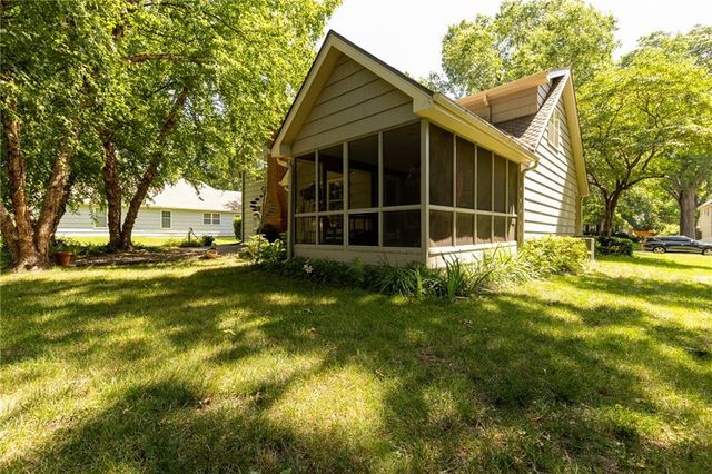 9308 Alhambra Street, Prairie Village, KS 66207