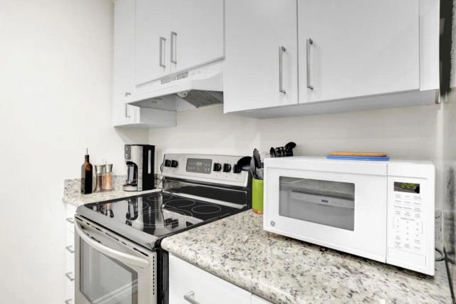 1251 Parker Pl. 2J, San Diego, CA 92109