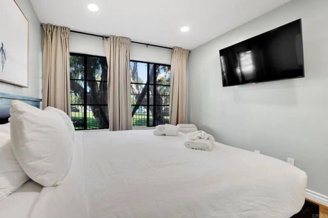 1251 Parker Pl. 2J, San Diego, CA 92109