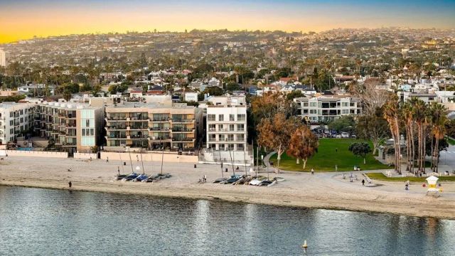 1251 Parker Pl. 2J, San Diego, CA 92109