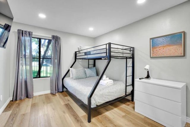 1251 Parker Pl. 2J, San Diego, CA 92109
